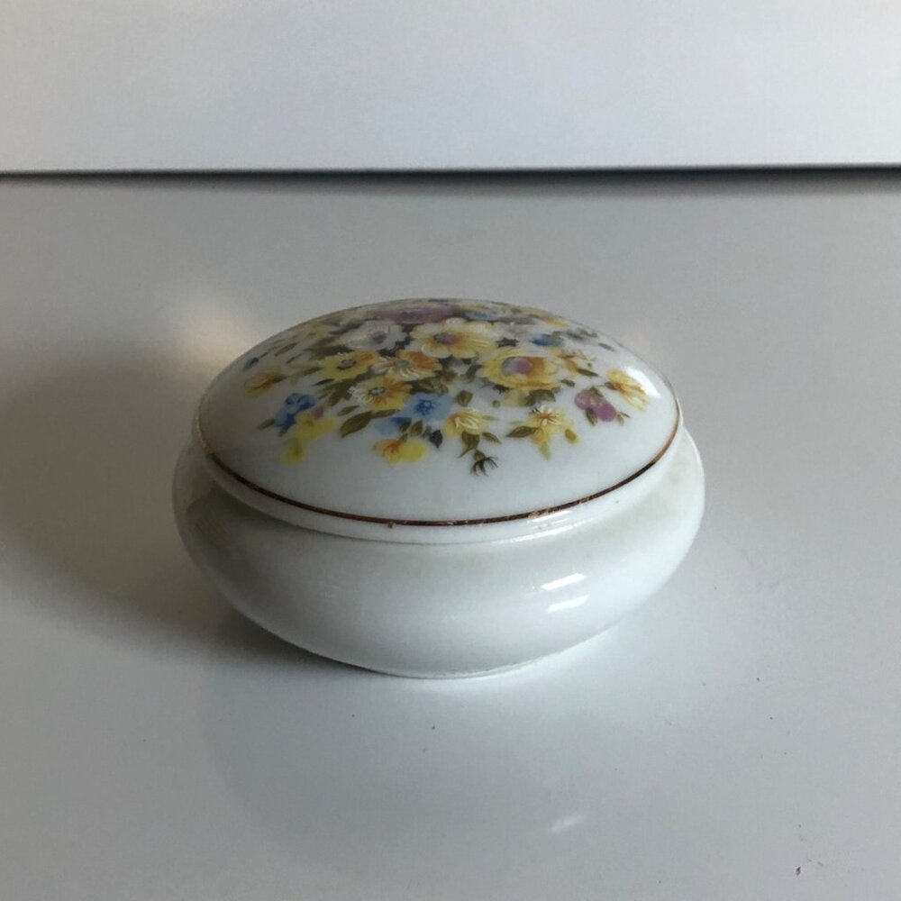 Vintage Floral Ceramic Round Dresser Trinket Box With Lid Made In Japan